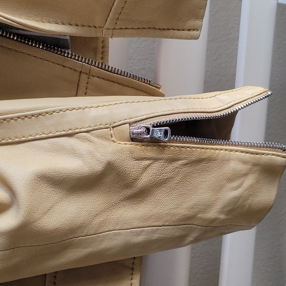 Jacket Massimo Dutti genuine sheep leather jacket, Color Cream Yellow, Size XS - Picture 5 of 15